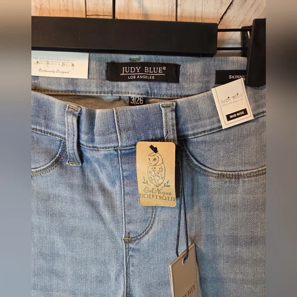 NWT Judy Blue Women's Light Blue Jeans - Picture 3 of 7